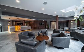 Ee Hotel